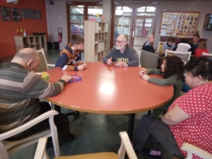 Elèves et résidents du foyer Dachary se rencontrent, un bel échange intergénérationnel plein d’envie et de partage